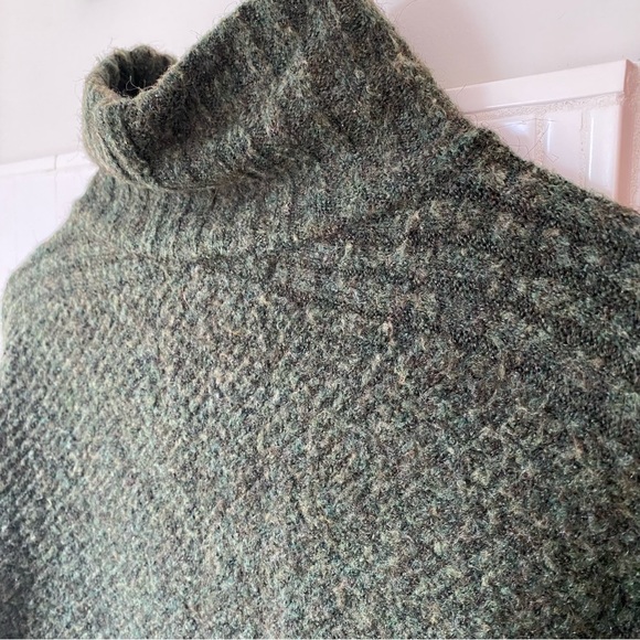 Max Studio women’s army green high neck sweater size XS - Picture 4 of 10